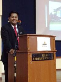 Ayahanda Pengetua smiles to the camera
